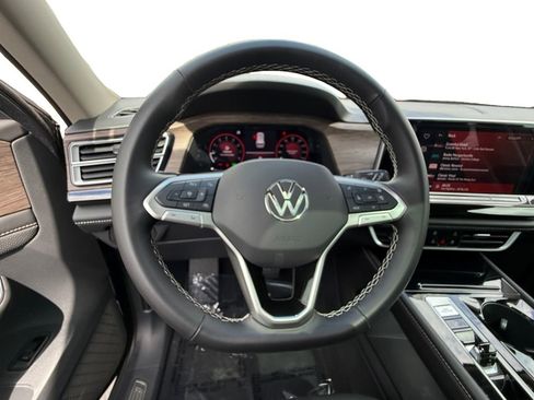 Used 2025 Volkswagen Atlas SEL AWD/4WD image 12