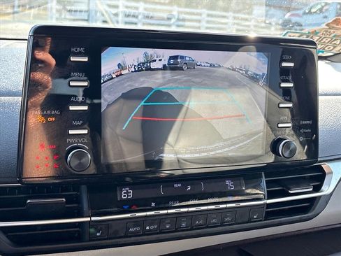 Used 2021 Toyota Sienna XLE image 13