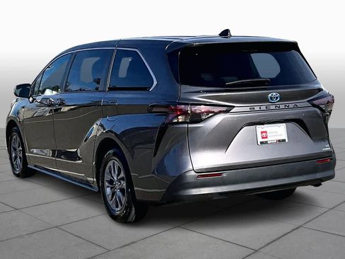 Certified 2024 Toyota Sienna LE image 11