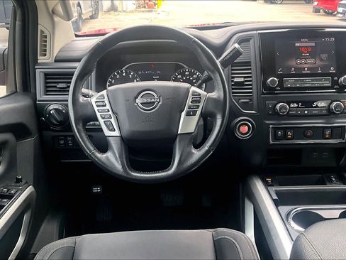 Used 2023 Nissan Titan SV w/ SV Convenience Package image 5
