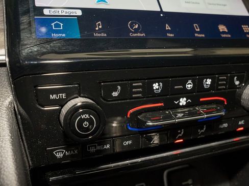 Used 2024 Jeep Grand Cherokee Overland image 16