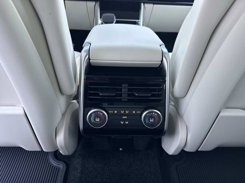 New 2026 Land Rover Range Rover Long Wheelbase SE AWD/4WD image 17