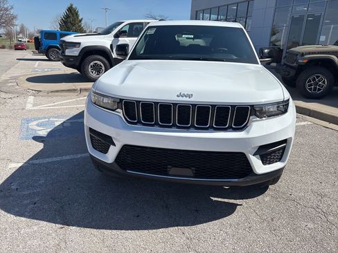 New 2026 Jeep Grand Cherokee Laredo AWD/4WD image 10