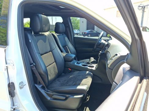 Used 2022 Jeep Grand Cherokee Laredo X AWD/4WD image 3
