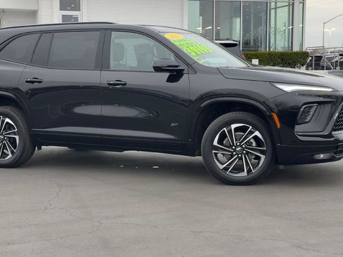 Used 2025 Buick Enclave Sport Touring image 3