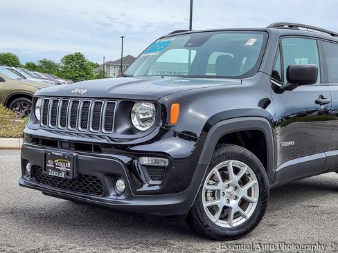 Used 2023 Jeep Renegade Latitude w/ Sun/Sound Group AWD/4WD image 2