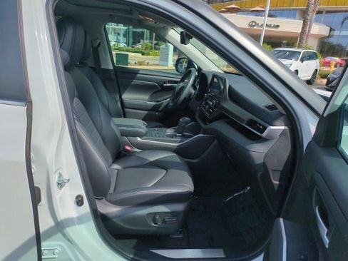 Used 2023 Toyota Highlander XLE FWD image 30