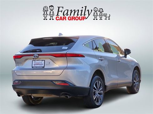 Used 2023 Toyota Venza LE image 4