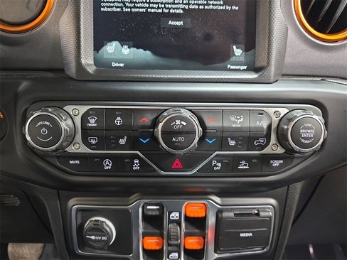 Used 2021 Jeep Gladiator Mojave w/ Uconnect 4C Nav & Sound Group image 20