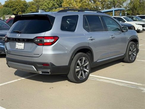 Used 2023 Honda Pilot Touring image 3