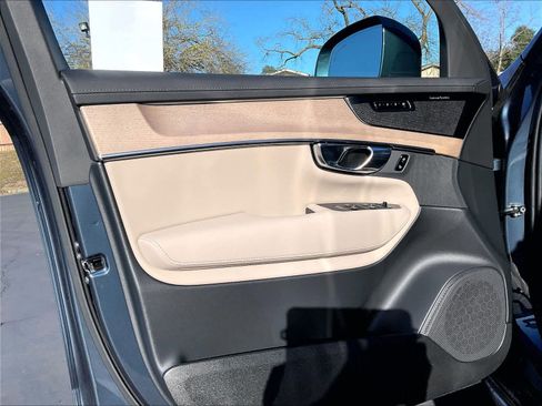 New 2026 Volvo XC90 T8 Ultra w/ Protection Package Premier image 24