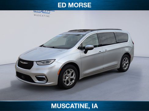 Used 2023 Chrysler Pacifica Limited image 1