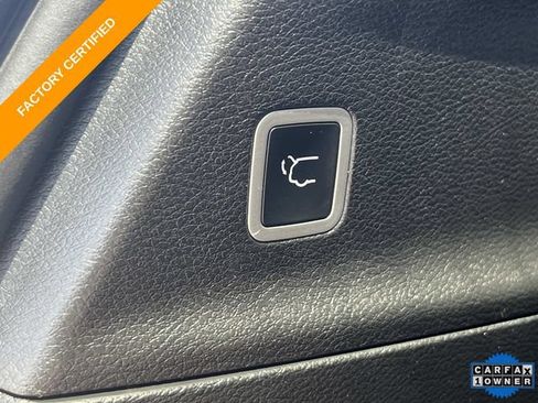 Used 2025 Chrysler Voyager LX FWD image 14