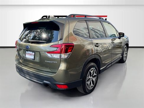 Used 2023 Subaru Forester Premium image 7