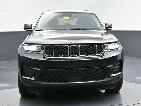 Used 2024 Jeep Grand Cherokee Laredo X AWD/4WD image 3