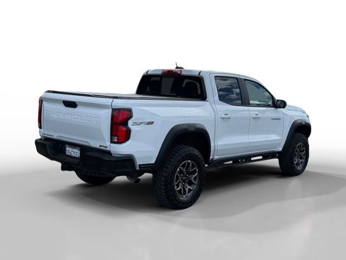 Used 2024 Chevrolet Colorado ZR2 w/ Technology Package AWD/4WD image 5