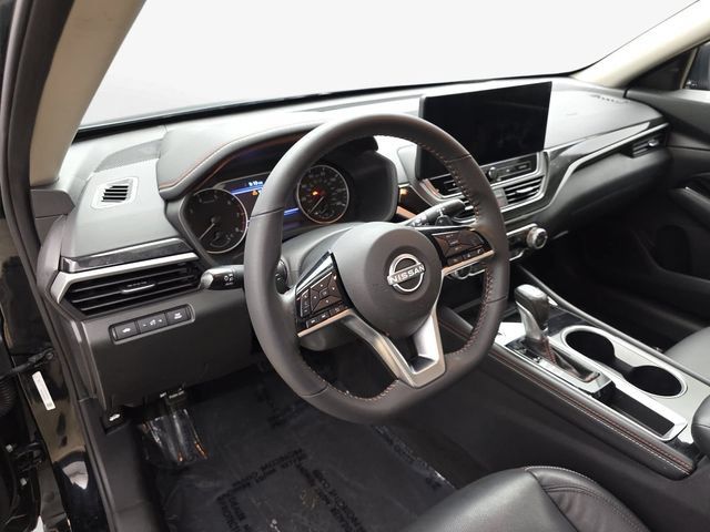 Used 2024 Nissan Altima 2.5 SR w/ SR Premium Package FWD image 16