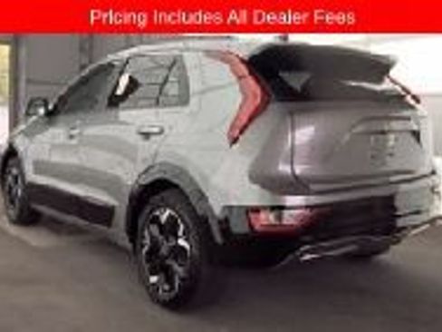 Certified 2023 Kia Niro Wind w/ Wind Preserve Package FWD image 4