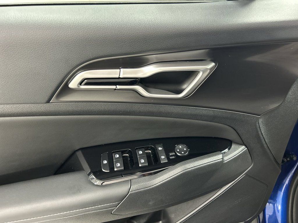 Certified 2025 Kia Sportage EX AWD/4WD image 11