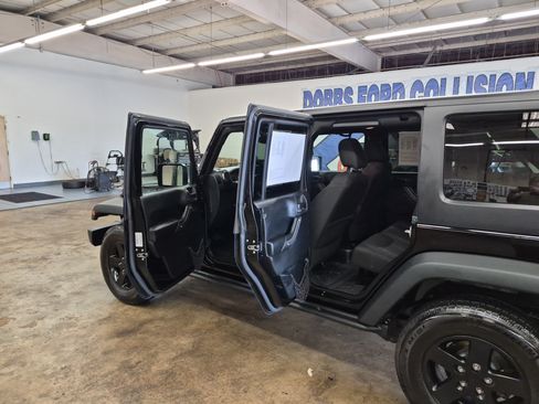 Used 2016 Jeep Wrangler Unlimited Sport AWD/4WD image 12