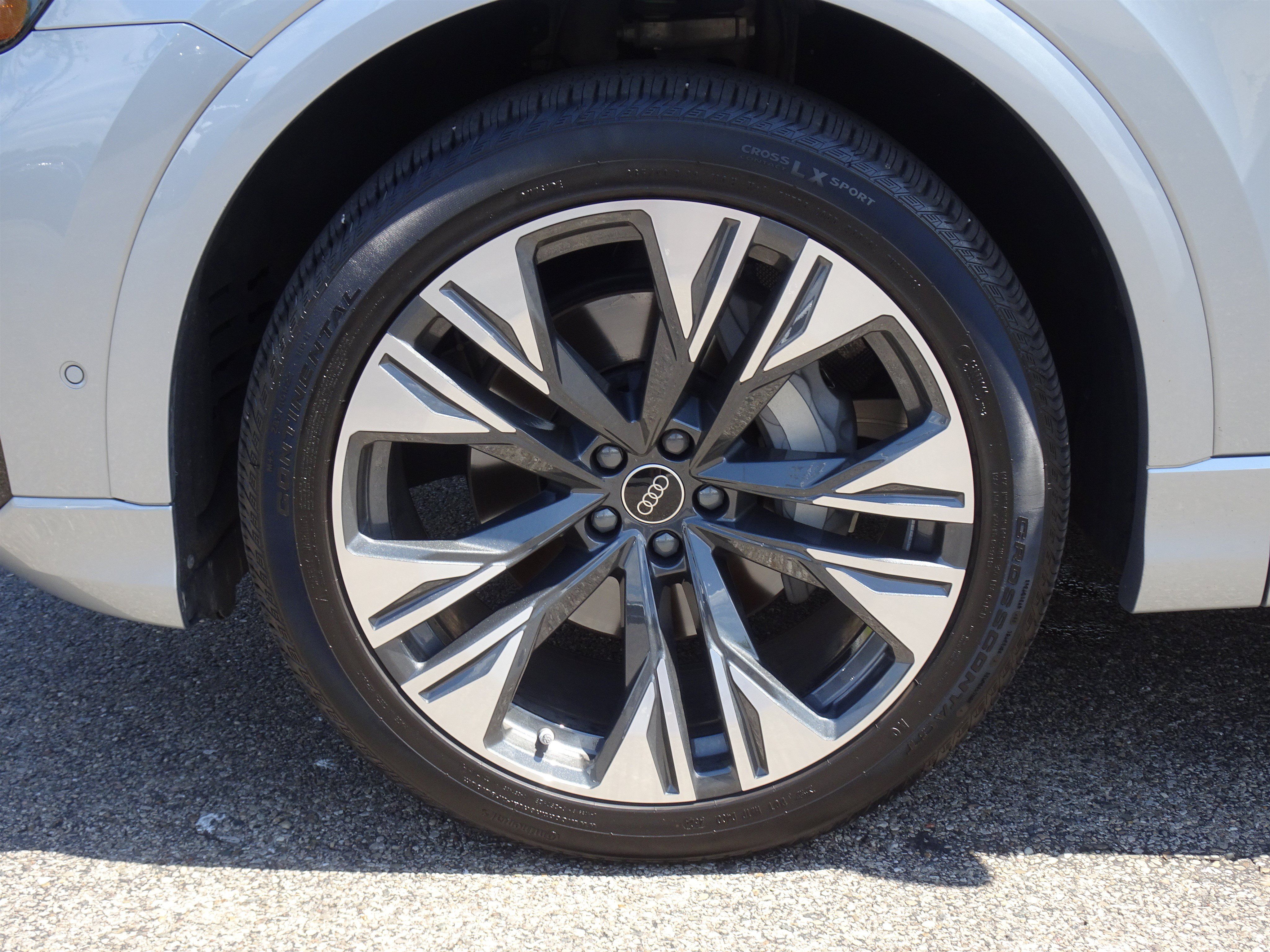 Certified 2025 Audi Q8 Premium AWD/4WD image 7