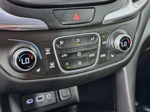 Used 2020 Chevrolet Equinox LT w/ Driver Convenience Package FWD image 17