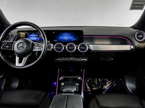 Used 2023 Mercedes-Benz GLB 250 4MATIC w/ Premium Package image 19