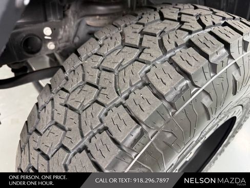 Used 2018 Jeep Wrangler Unlimited Sahara AWD/4WD image 10