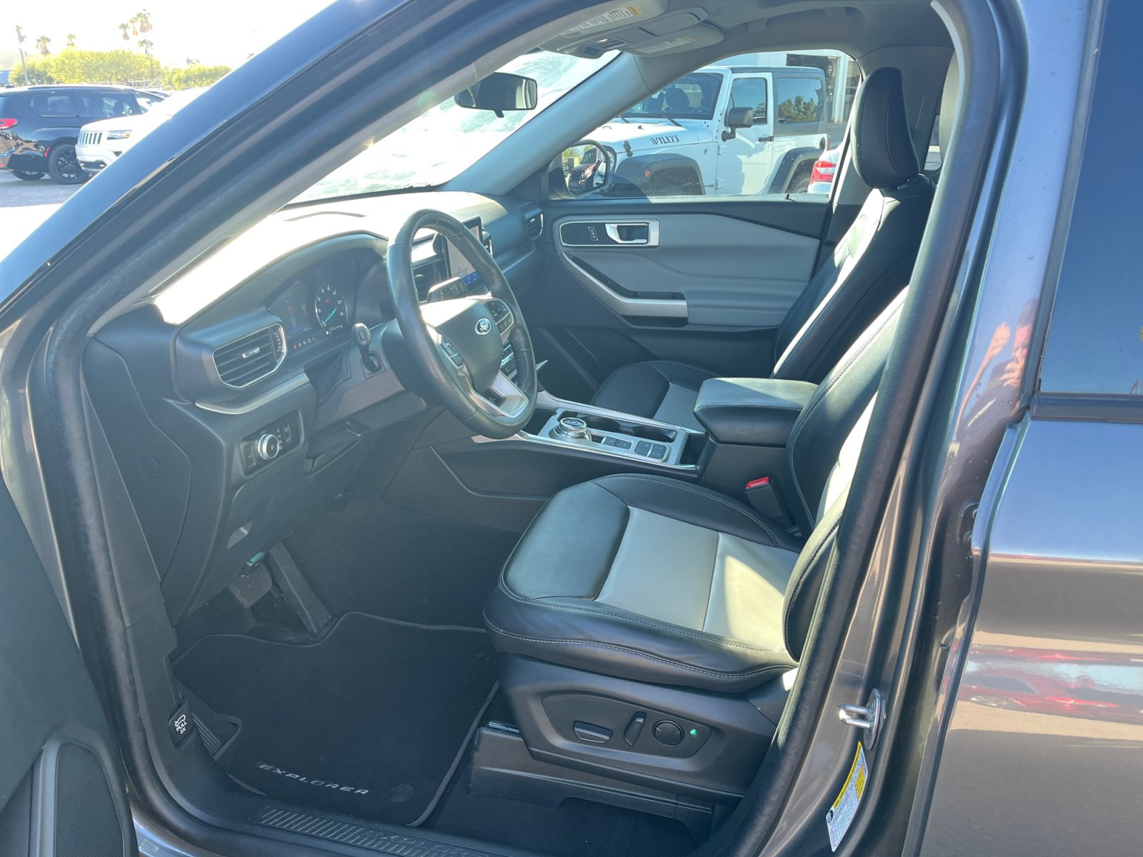 Used 2023 Ford Explorer XLT w/ Equipment Group 202A RWD image 14
