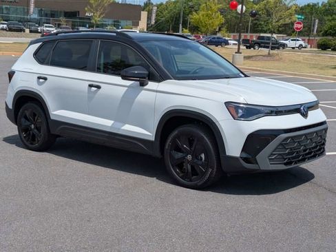 New 2026 Volkswagen Taos SE FWD image 2