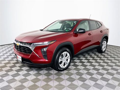 Certified 2024 Chevrolet Trax LS image 3