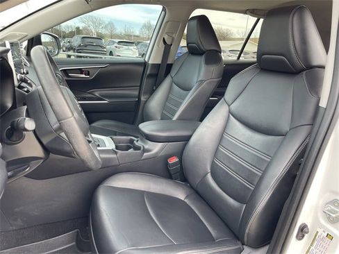 Used 2020 Toyota RAV4 XLE Premium image 25