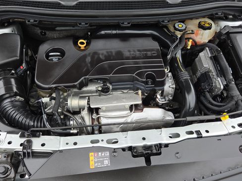 Used 2018 Chevrolet Cruze LS image 17