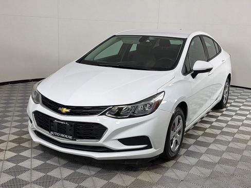 Used 2017 Chevrolet Cruze LS FWD image 10