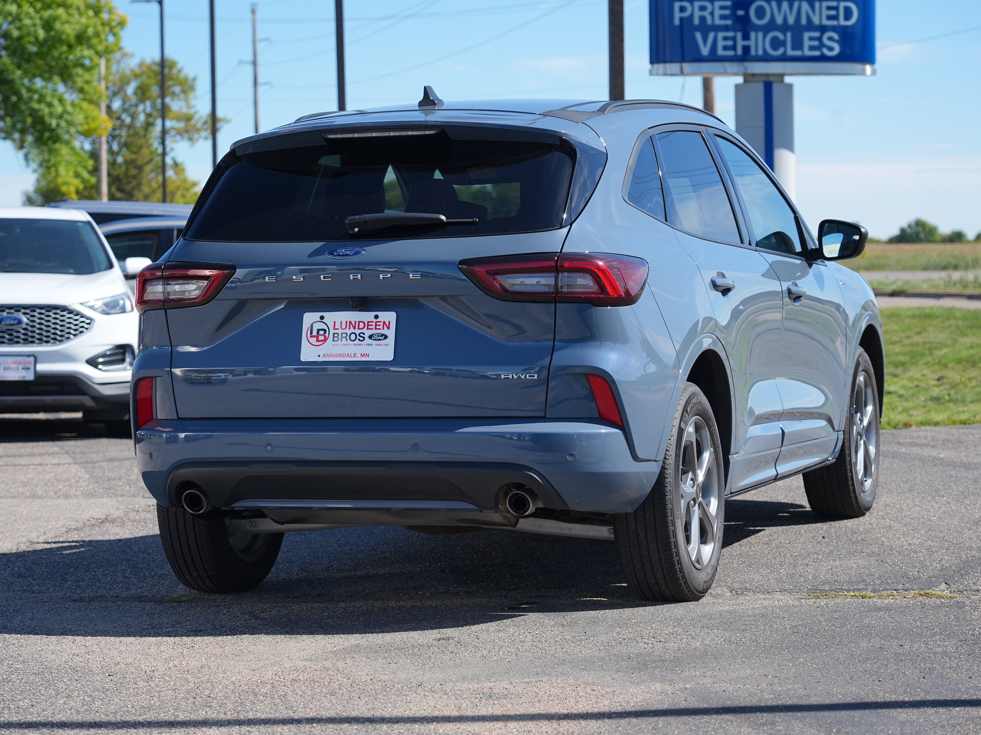 Used 2024 Ford Escape ST-Line w/ Tech Pack #1 AWD/4WD image 3
