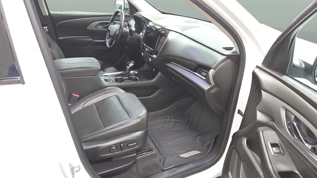 Used 2021 Chevrolet Traverse RS w/ LPO, Floor Liner Package AWD/4WD image 33