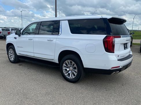 Used 2025 GMC Yukon XL Denali AWD/4WD image 4
