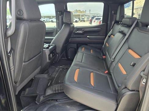 Used 2024 GMC Sierra 1500 AT4 w/ Technology Package AWD/4WD image 11
