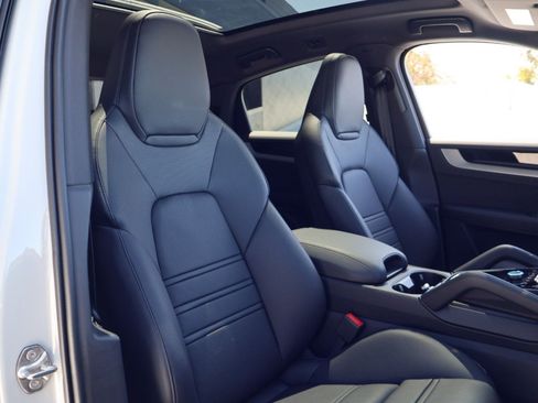 New 2026 Porsche Cayenne Coupe AWD/4WD image 24