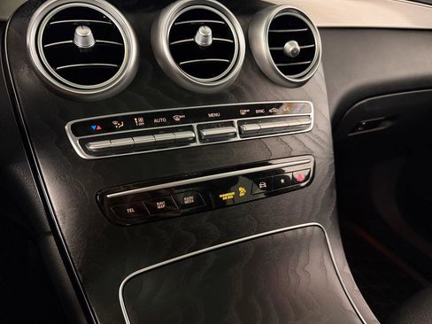 Used 2021 Mercedes-Benz GLC 300 4MATIC image 23