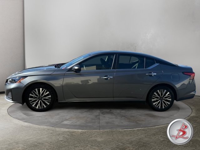 Used 2024 Nissan Altima 2.5 SV FWD image 4