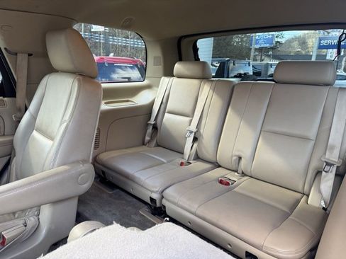 Used 2013 Cadillac Escalade Premium image 18