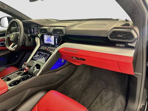 Used 2022 Lamborghini Urus AWD/4WD image 31
