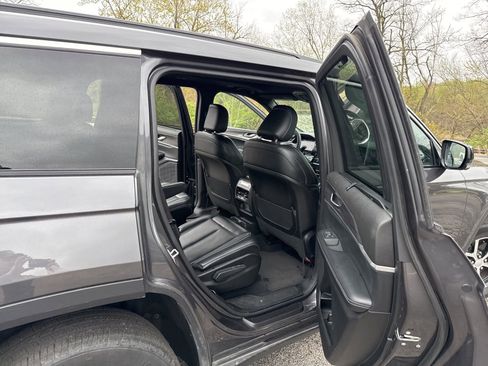 Used 2024 Jeep Grand Cherokee L Limited w/ Luxury Tech Group II AWD/4WD image 18