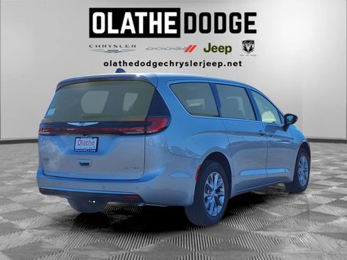 New 2026 Chrysler Pacifica Limited AWD/4WD image 30