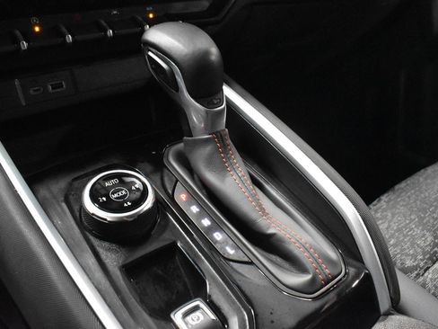 Used 2023 Chevrolet Colorado Z71 w/ Z71 Convenience Package 2 image 19