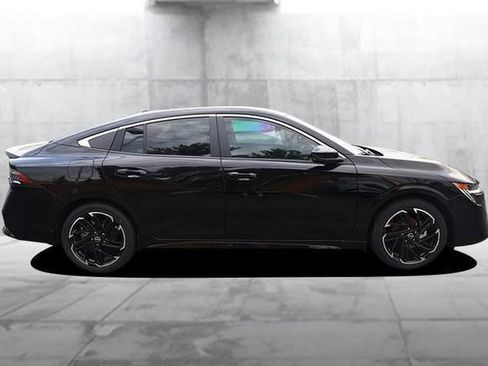 New 2026 Nissan Sentra SR w/ SR Premium Package FWD image 5