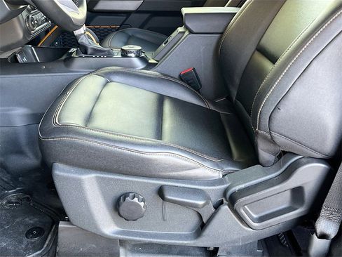 Used 2023 Ford Bronco Badlands w/ Sasquatch Package image 18