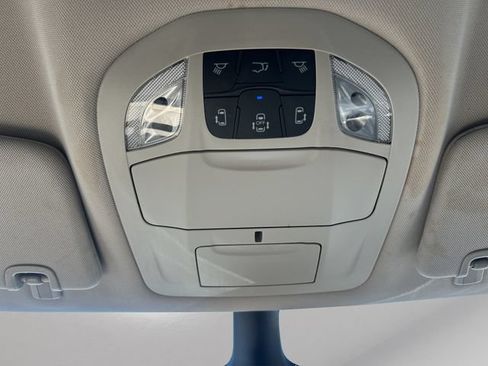 Used 2023 Chrysler Pacifica Touring-L FWD image 36