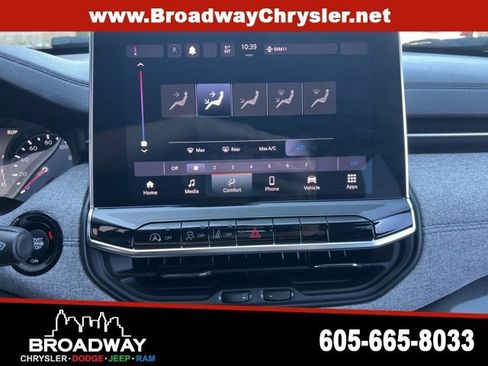 Used 2023 Jeep Compass Latitude image 17